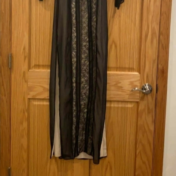 Alice+Olivia Kye Chiffon Lace-Trim Maxi Dress - Picture 7 of 16